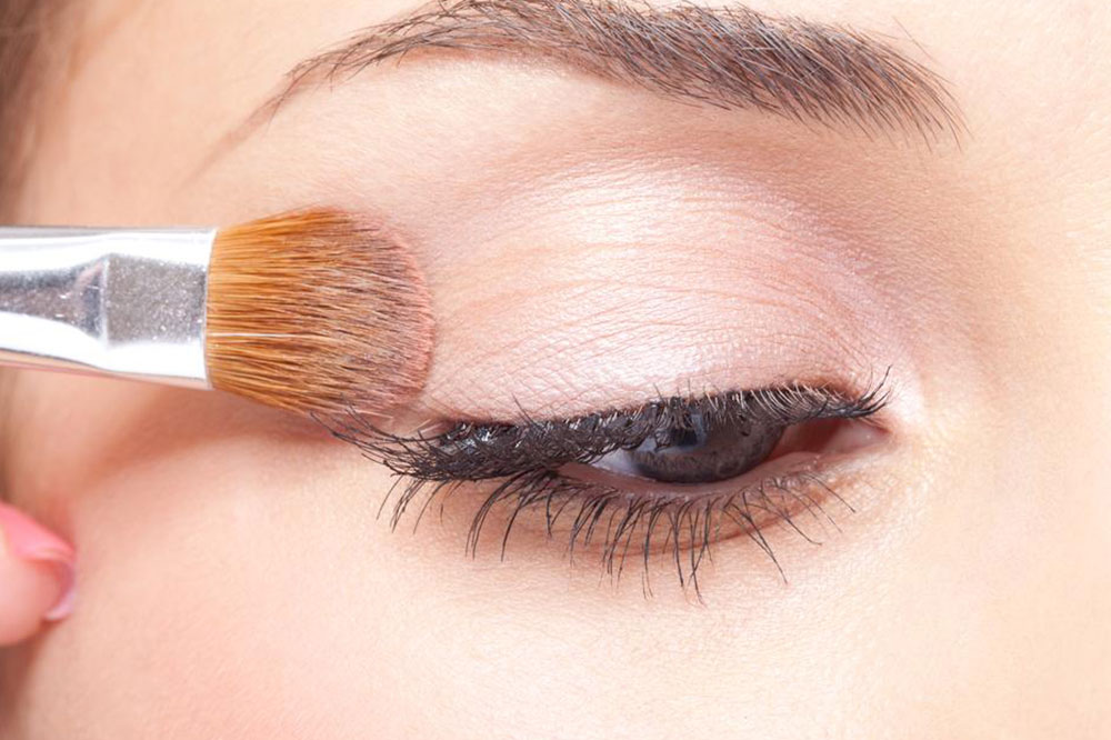 5 Eye Makeup Hacks That Experts Swear By