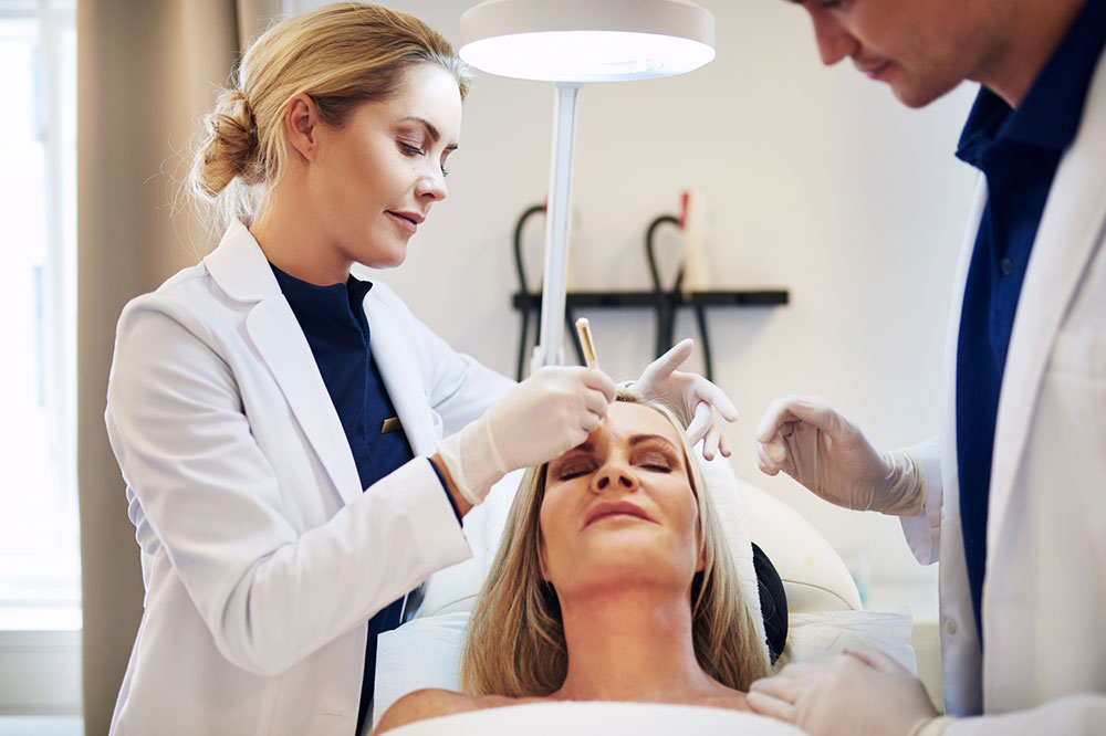 The Main Differences Between Cosmetic and Plastic Surgery